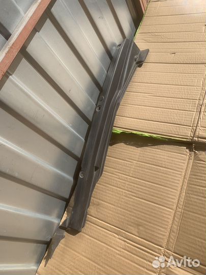 Накладка крыла правая Toyota Crown 182 184