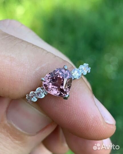 Кольцо с розовым цирконом