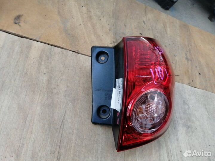 Стоп-сигнал задний правый Nissan Wingroad Y12