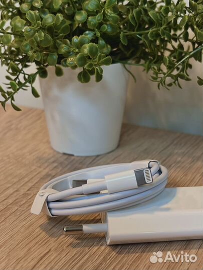 Оригинальная зарядка на iPhone 5w + кабель