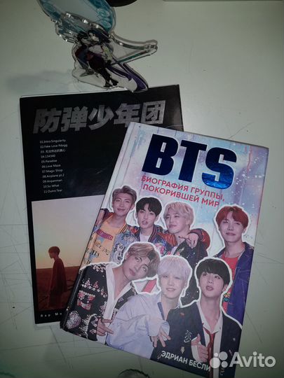 BTS книга и постеры