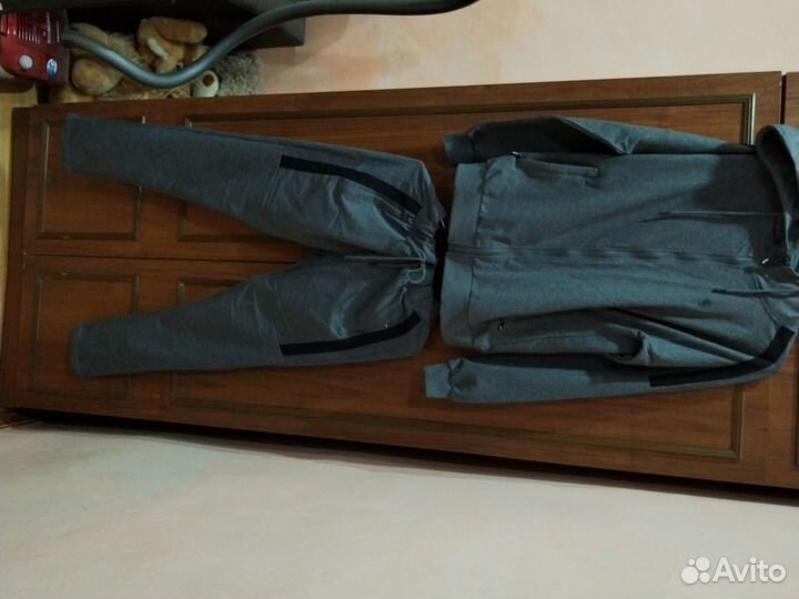 Женский спортивный костюм