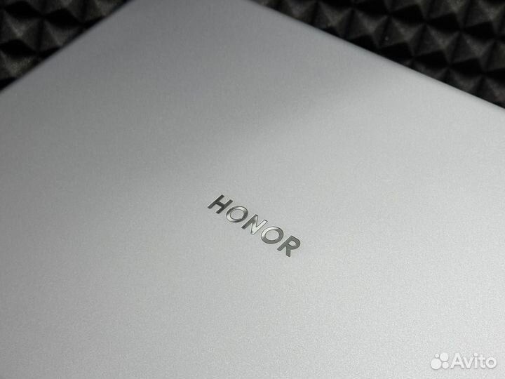 Мощный ноутбук Honor. Состояние нового