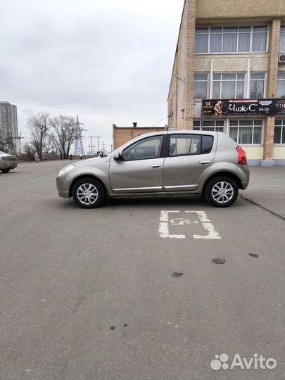 Renault Sandero 1.6 AT, 2011, 132 000 км
