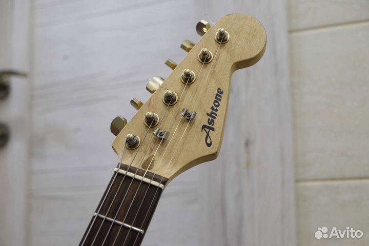 Электрогитара