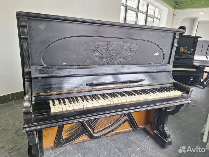 Пианино деревянное старинное