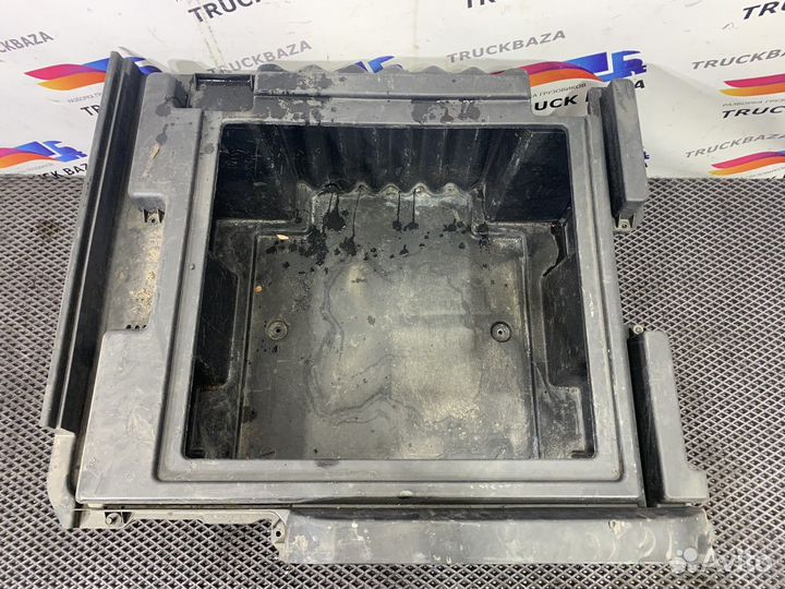 Ящик инструментальный правый Daf XF106