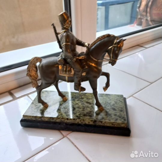 Статуэтка бронзовая