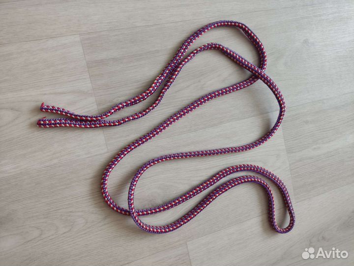 Гимнастическая скакалка