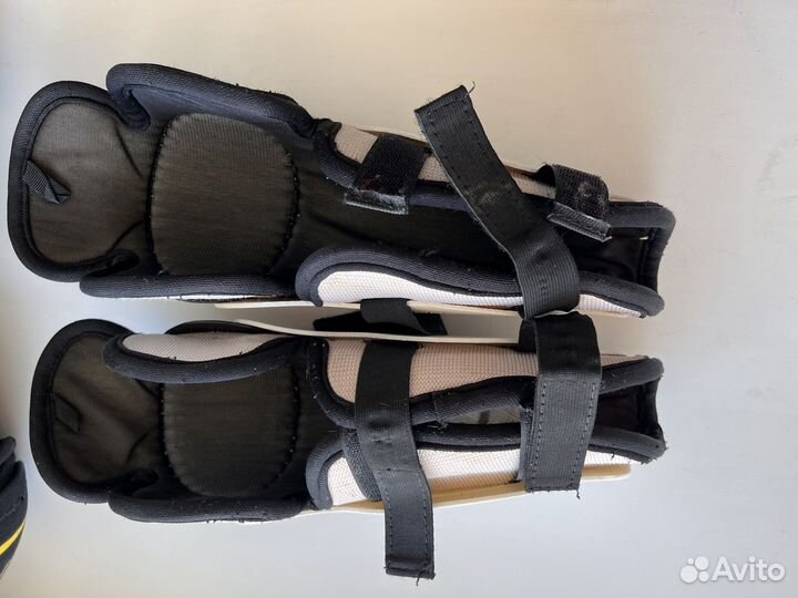 Щитки хоккейные размер 10 (на рост 120-130 см)