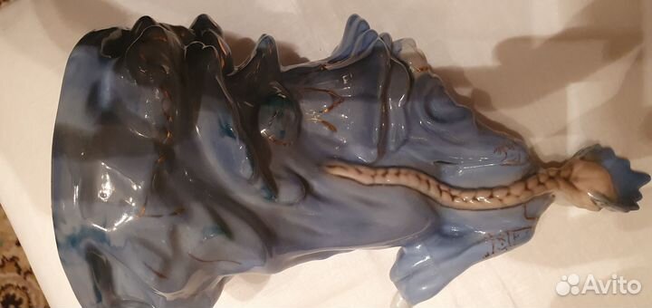 Фарфоровая статуэтка