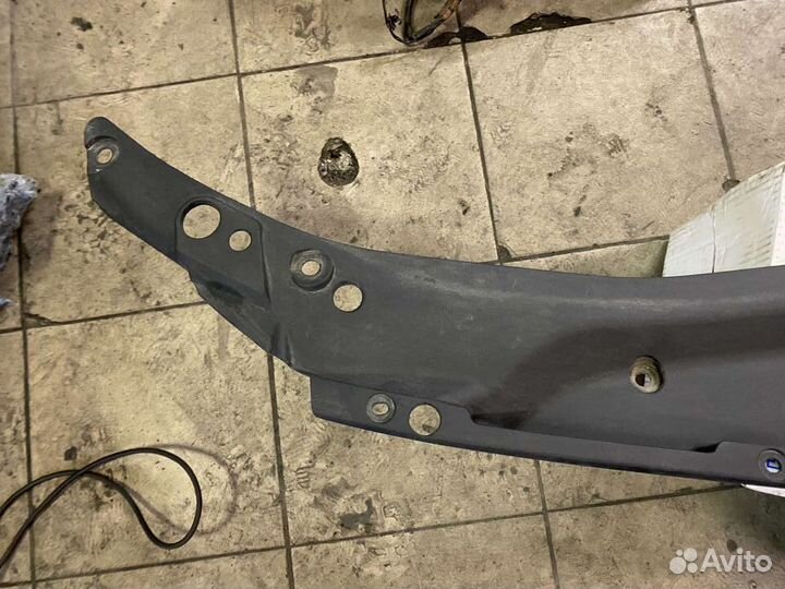 Накладка замка капота Toyota Venza