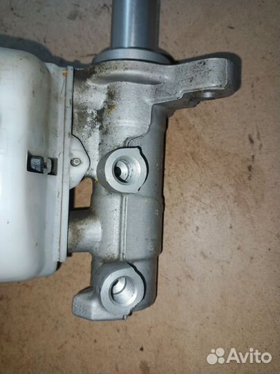 Цилиндр тормозной главный Ford Explorer 5