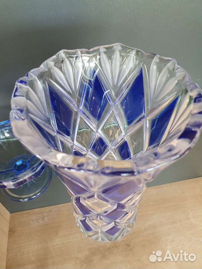 Интерьерная ваза для цветов