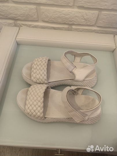 Босоножки 37