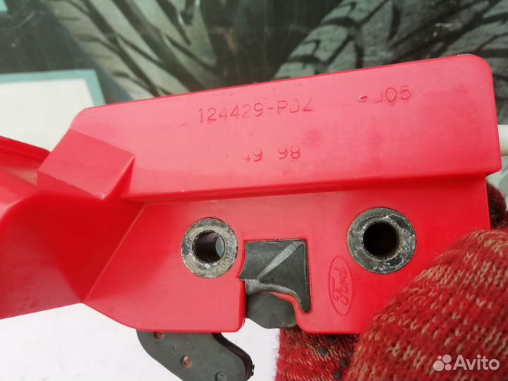 Замок спинки заднего сиденья правый Форд Фокус 1