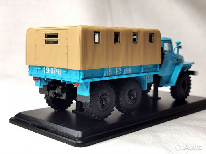 Модель грузовика 1:43