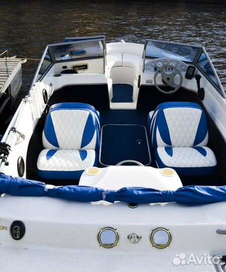 Аренда катера, прокат, развод мостов, экскурсия