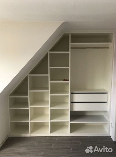 Мансардный встроенный шкаф