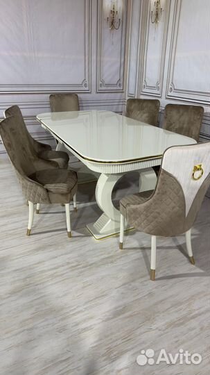 Стол со стульями в гостинную