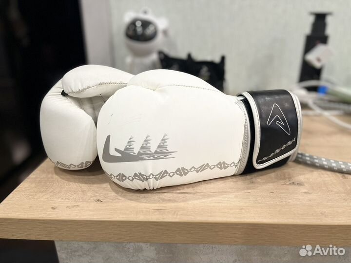 Боксерские перчатки