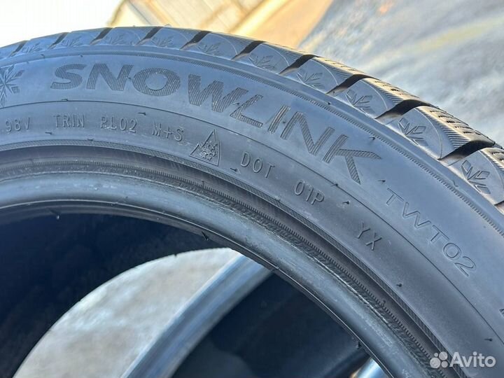 Triangle Snowlink TWT02 235/45 R18 98V