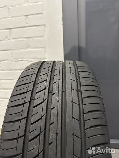 RoadX RXMotion U11 245/35 R19 и 275/30 R19 96Y