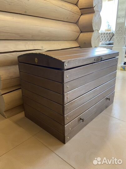 Сундук деревянный