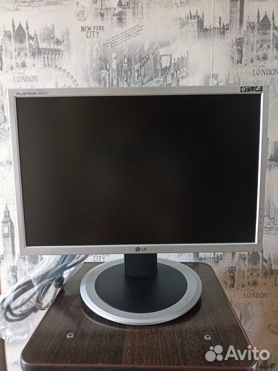 Монитор LG 19