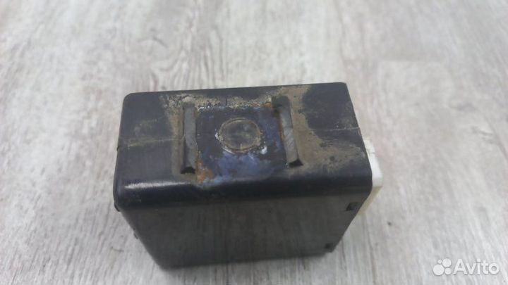 Реле блокировки кулисы АКПП Hyundai Coupe RD G4GF