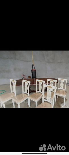 Стол и стулья