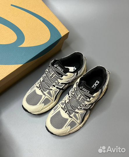 Кроссовки женские asics