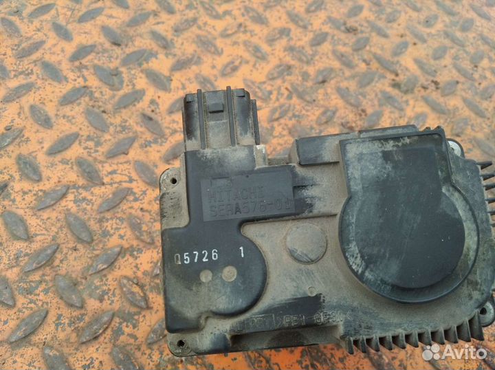 Дроссельная заслонка Nissan Almera N16