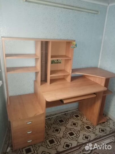 Компьютерный стол