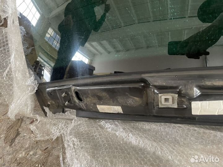 Заднее стекло touareg