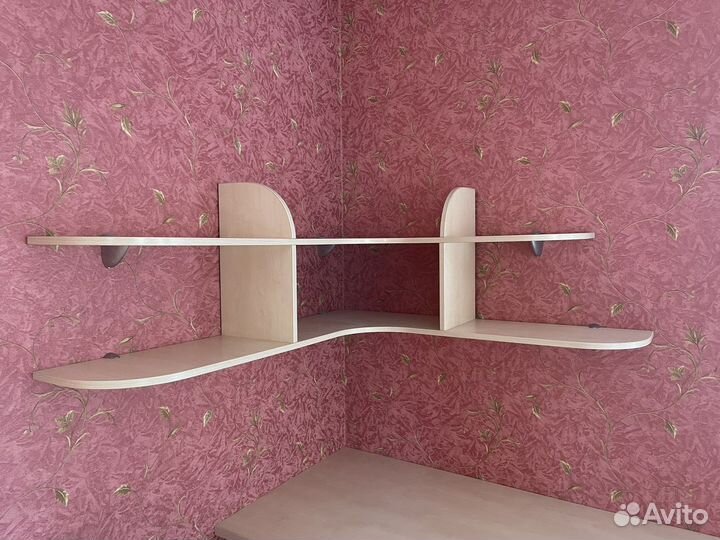 Полка настенная и стол