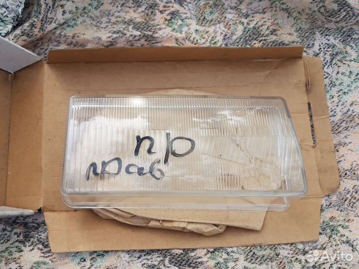 Стекло фары,правой ауди 80 б2