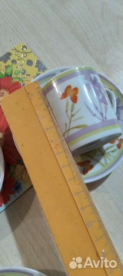 Кофейные чашки с блюдцами