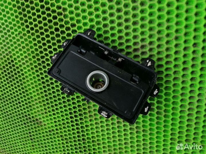 Накладка задняя розетка на VW Passat B8 2015-2019