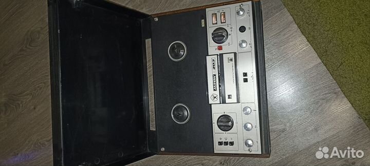 Катушечный магнитофон маяк 203