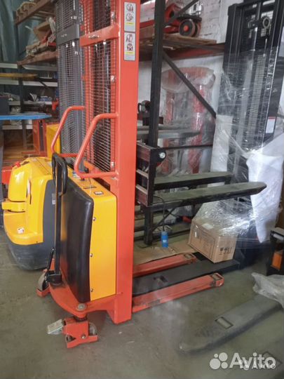 Штабелер с электроподъемом