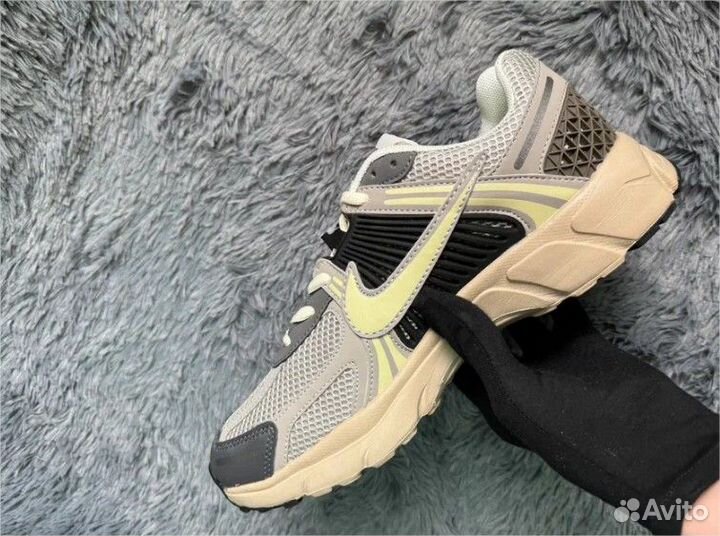 Кроссовки Nike Air Zoom Vomero 5