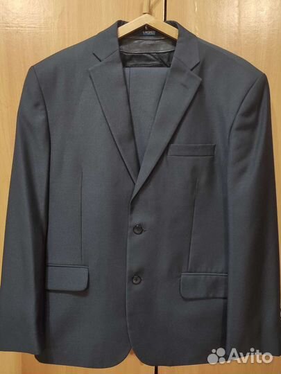 Продам мужские костюмы