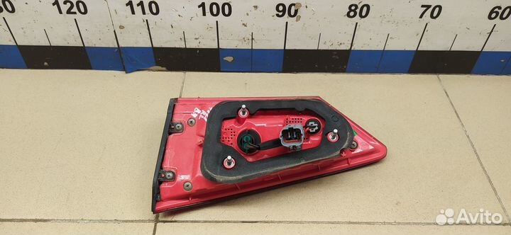 Б/У Б/У Фонарь задний внутренний левый 7057003200