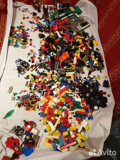 Lego и другие конструкторы в собранном в