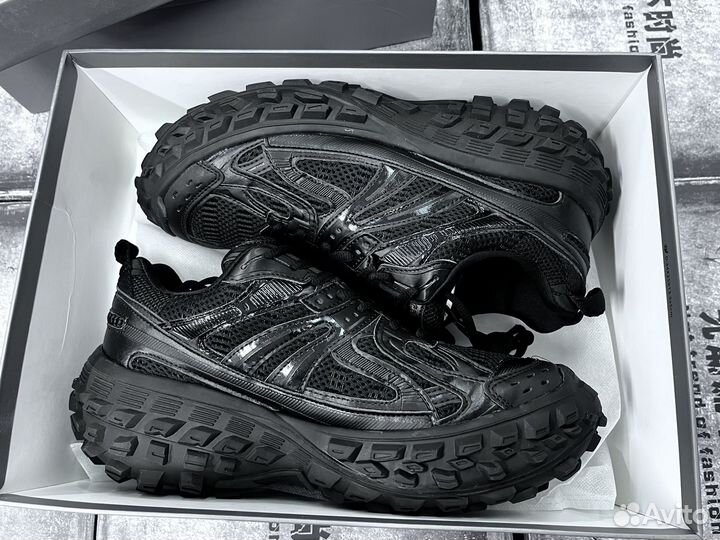 Balenciaga Defender Type 43 size black