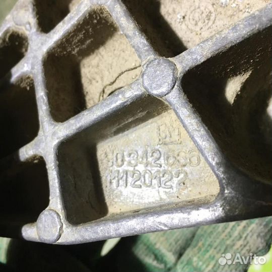 Кронштейн двигателя правый Опель Вектра А