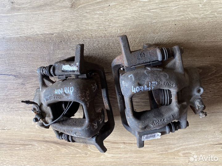 Peugeot 407 передние суппорта L-R