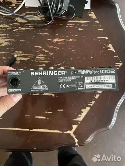 Микшерный пульт behringer