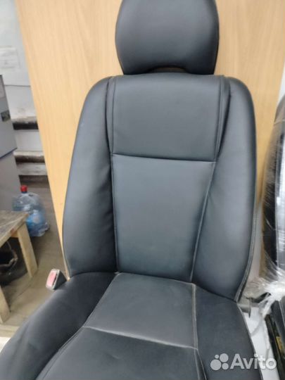 Передние сиденья на Volvo XC90